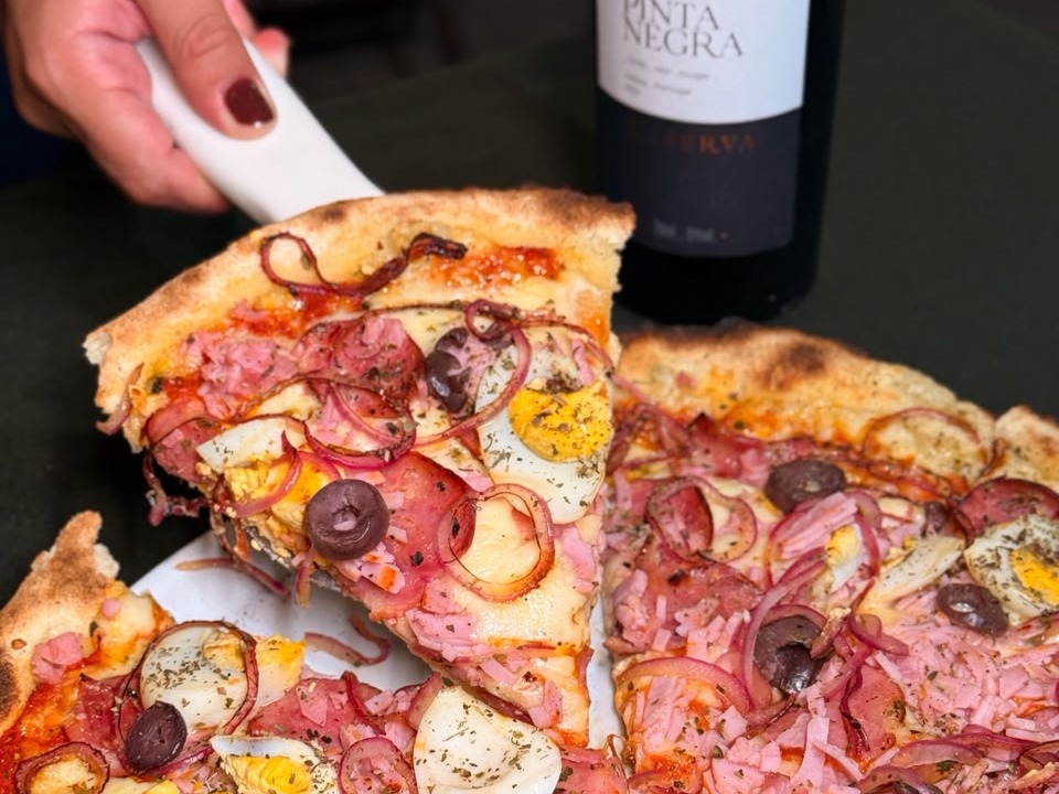 Pizza 30cm tradicional no Paraíso das Flores por R$ 55,90 (todos os sabores)