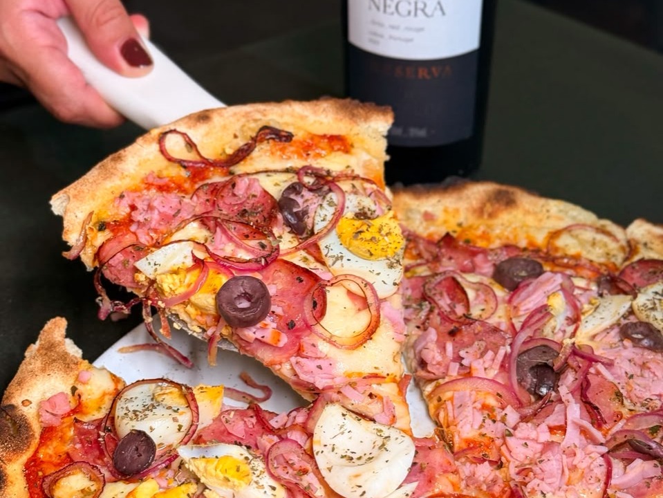 Pizza 30cm tradicional no Paraíso das Flores por R$ 55,90 (todos os sabores)