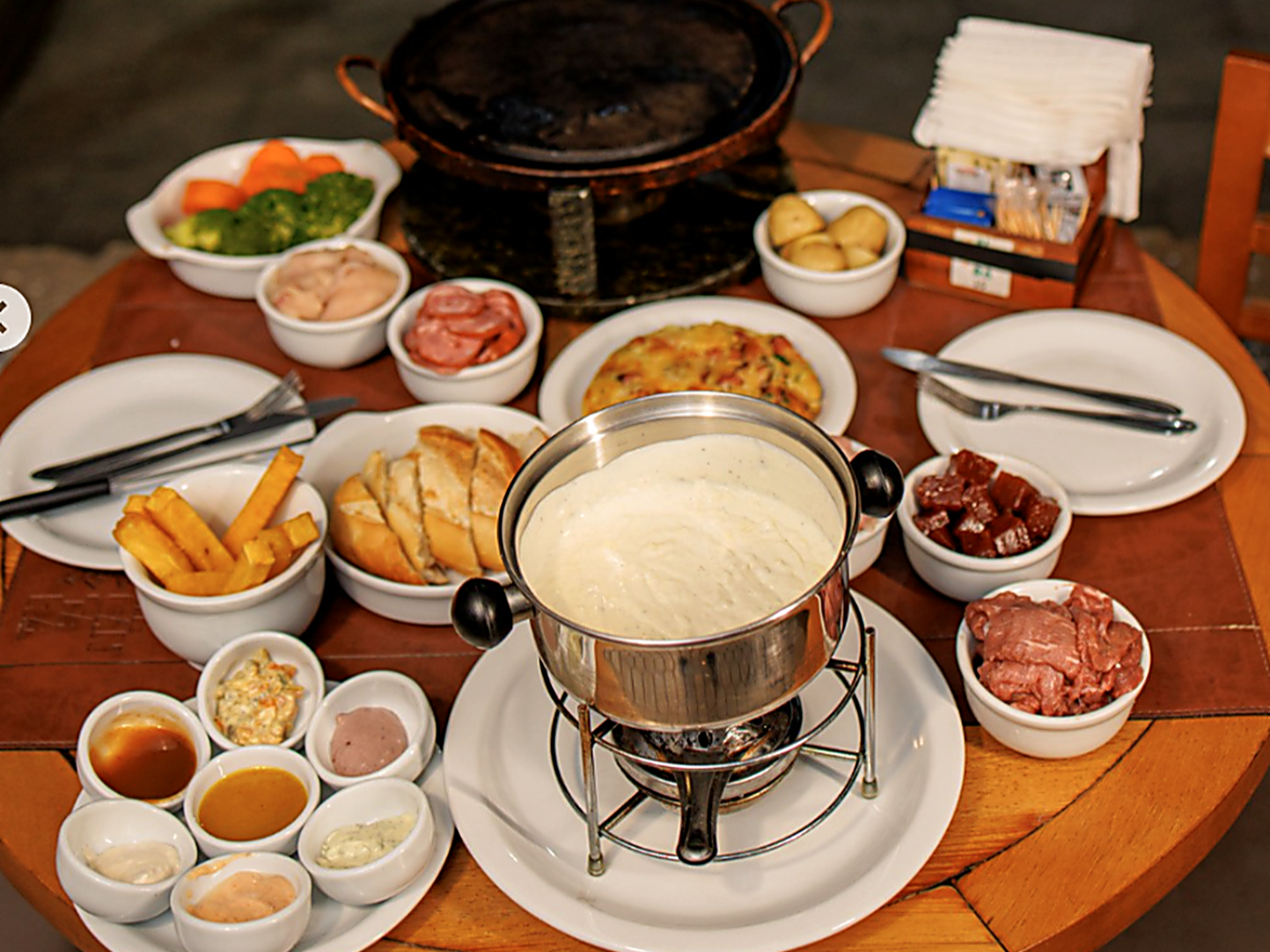 Rodízio de fondue para 2 no Restaurante Alcântara por R$ 191,84