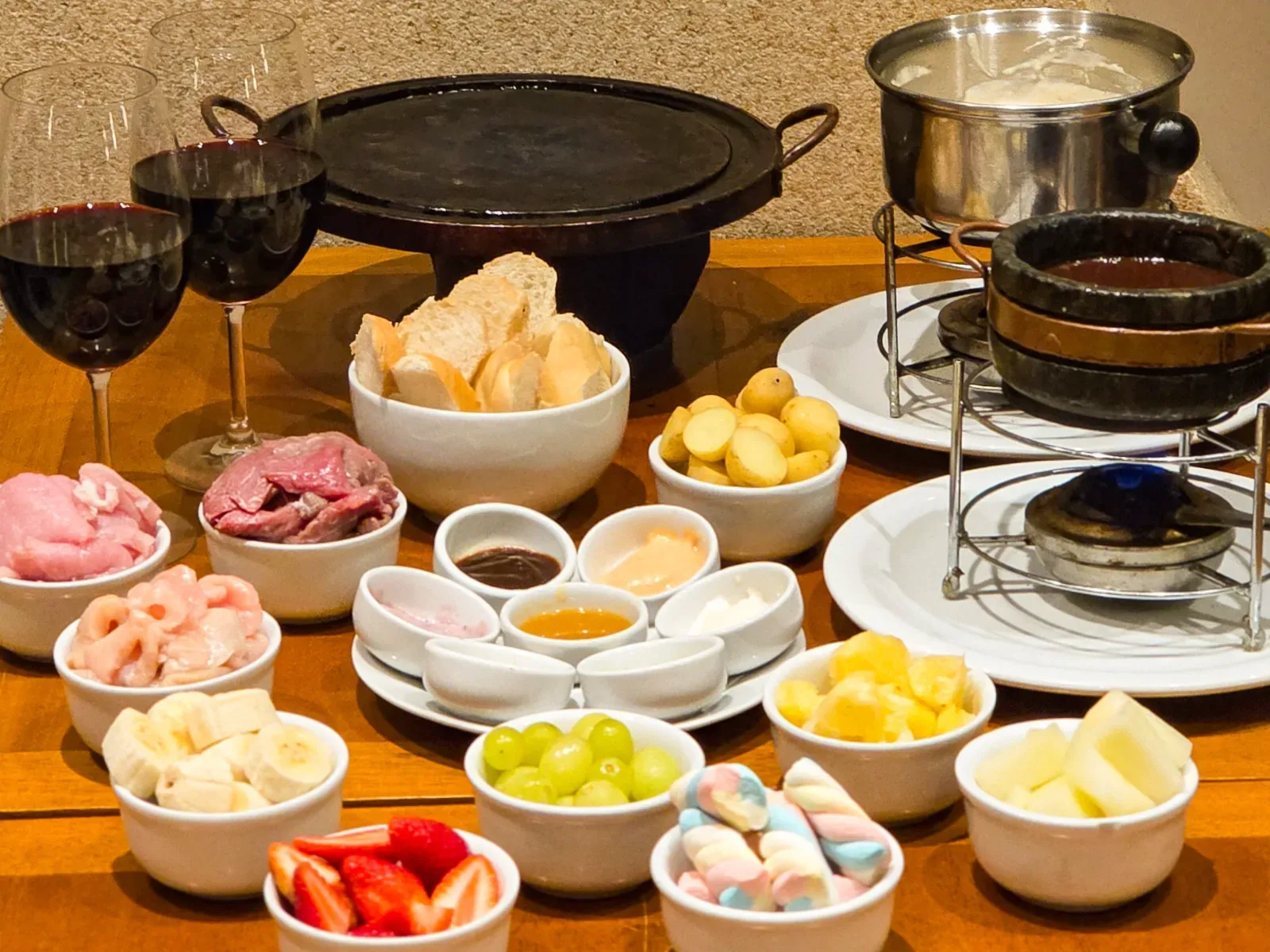 Rodízio de fondue Tradicional para 2 no Restaurante Alcântara por R$ 191,84